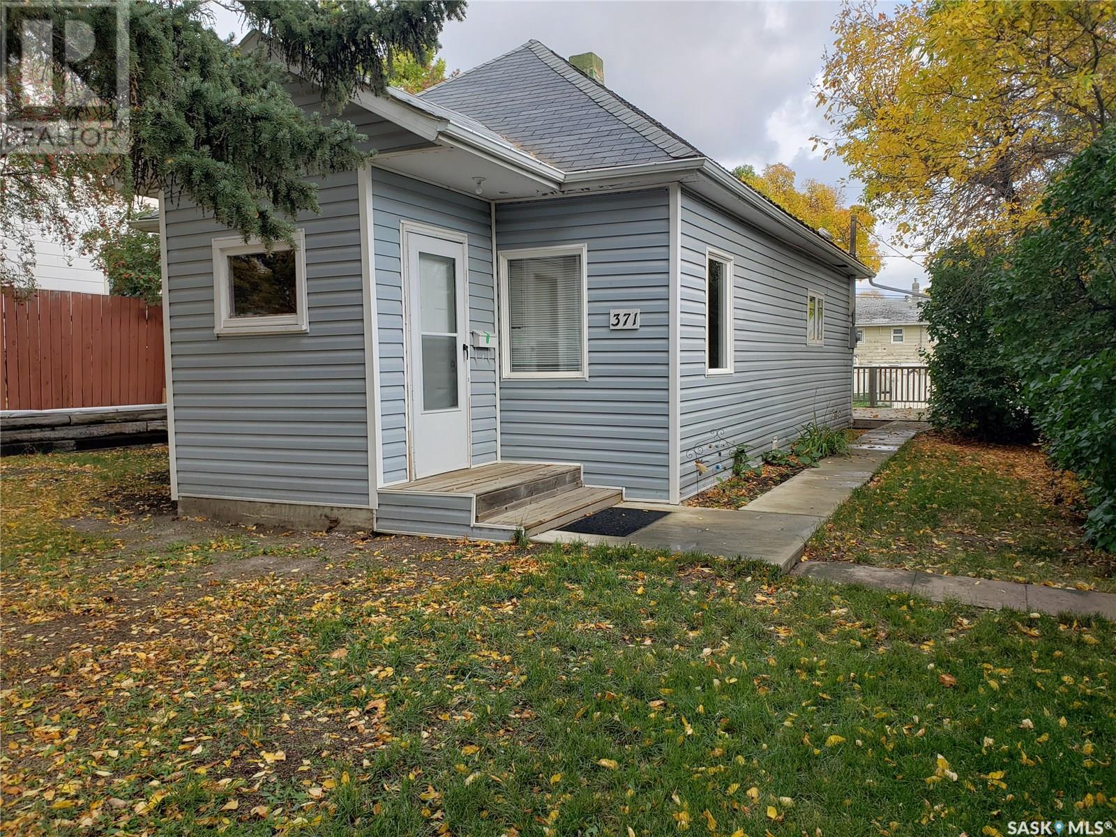 371 9th AVENUE NW Property Photo 1