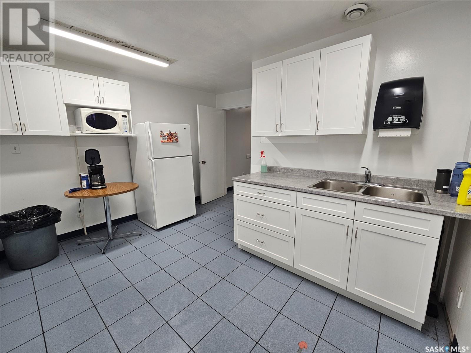 50 Manitoba Street E Property Photo 27