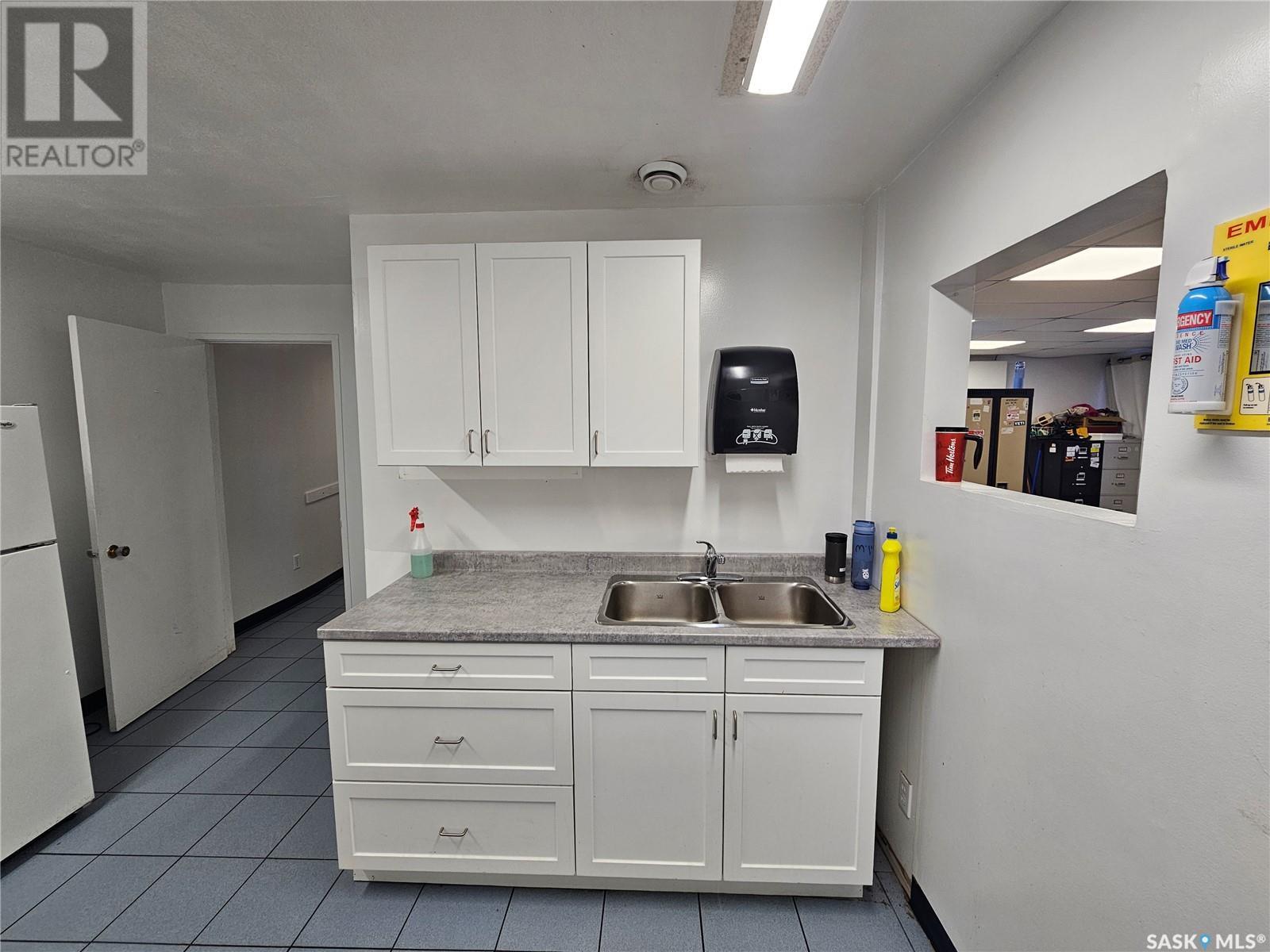 50 Manitoba Street E Property Photo 29