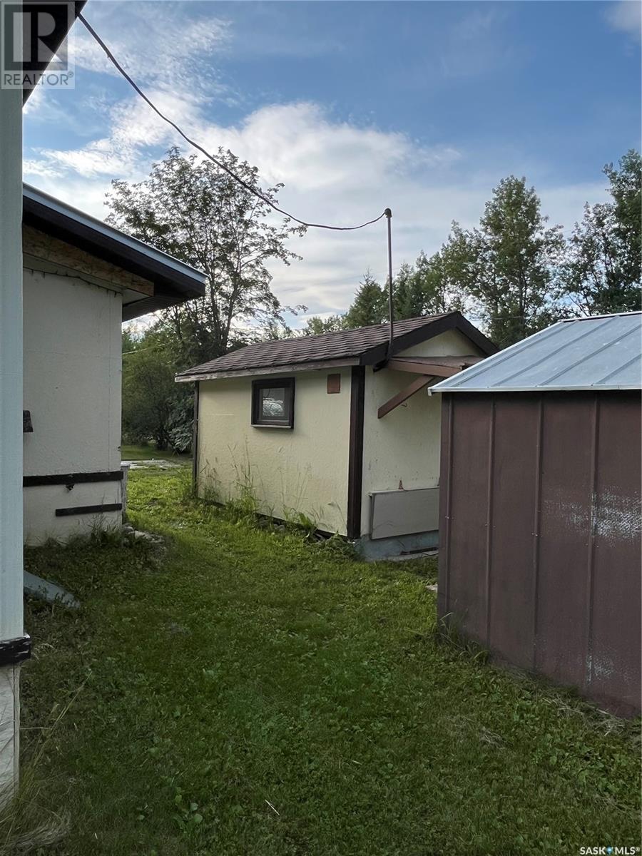 613 1st Street E Property Photo 3