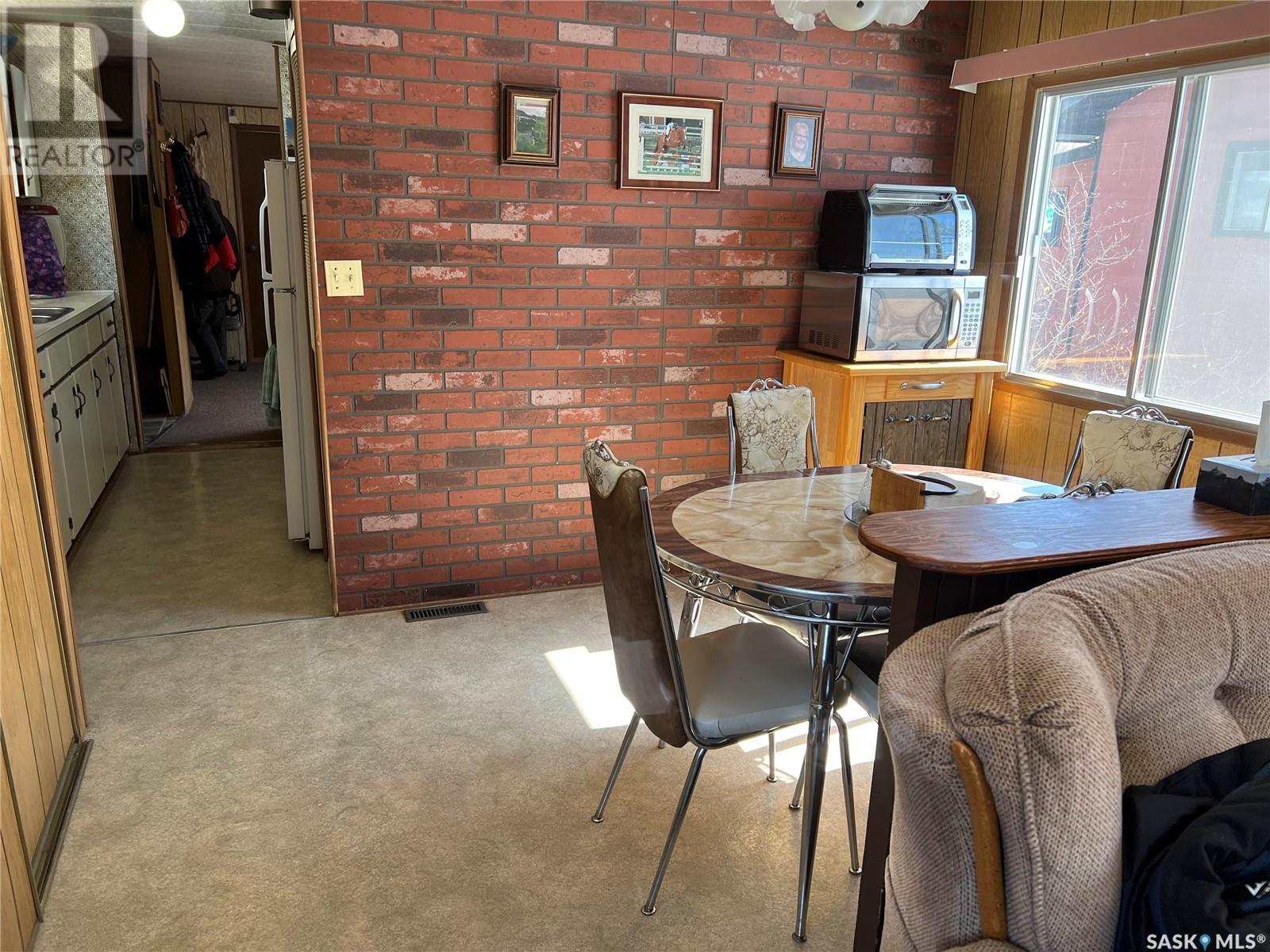 613 1st Street E Property Photo 7