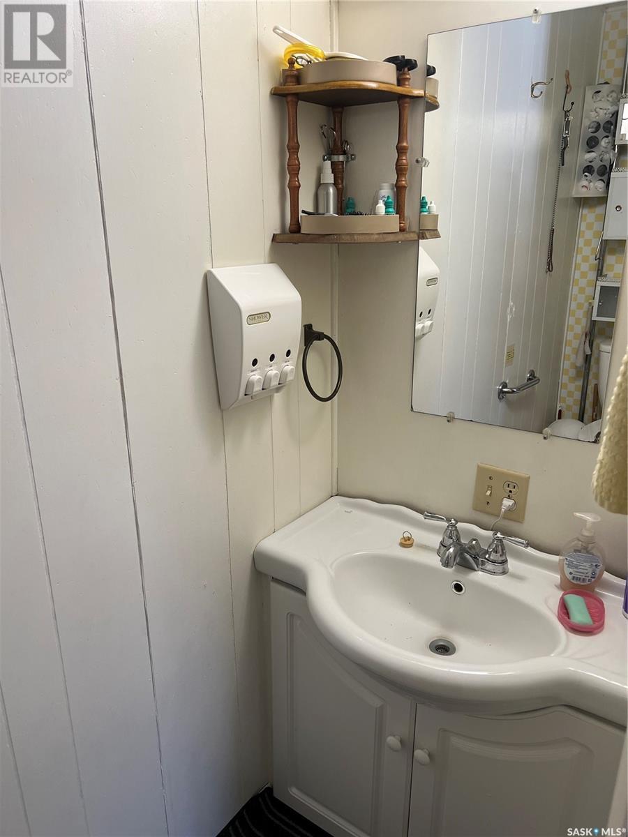 613 1st Street E Property Photo 11