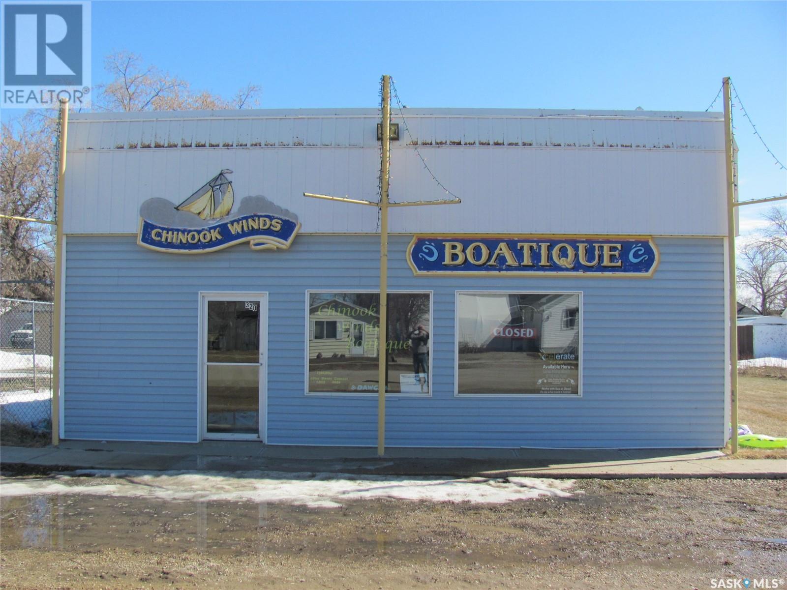 320 Saskatchewan Street Property Photo 2