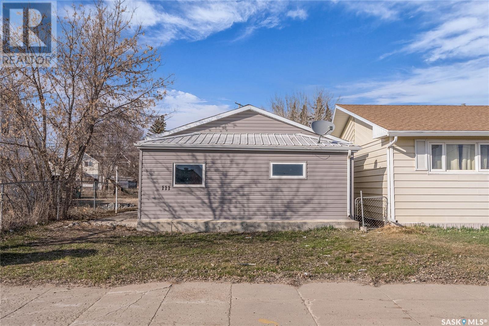 111 2nd Avenue E Property Photo 1