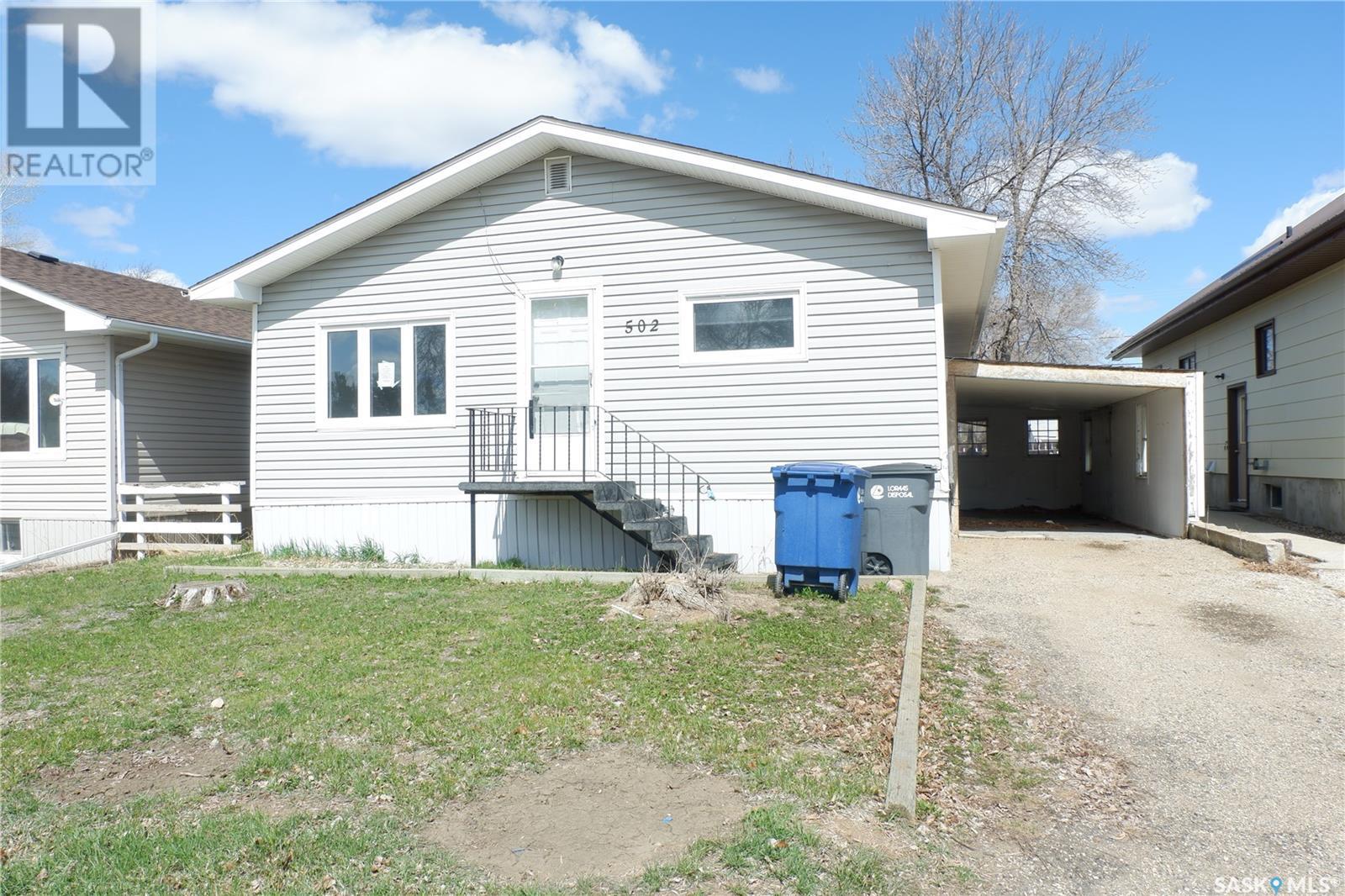502 5th AVENUE W Property Photo 1