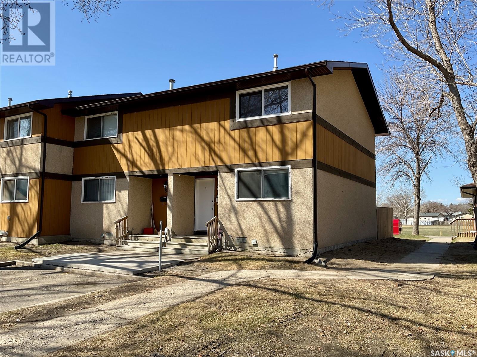77 Mackenzie Mews Property Photo 1