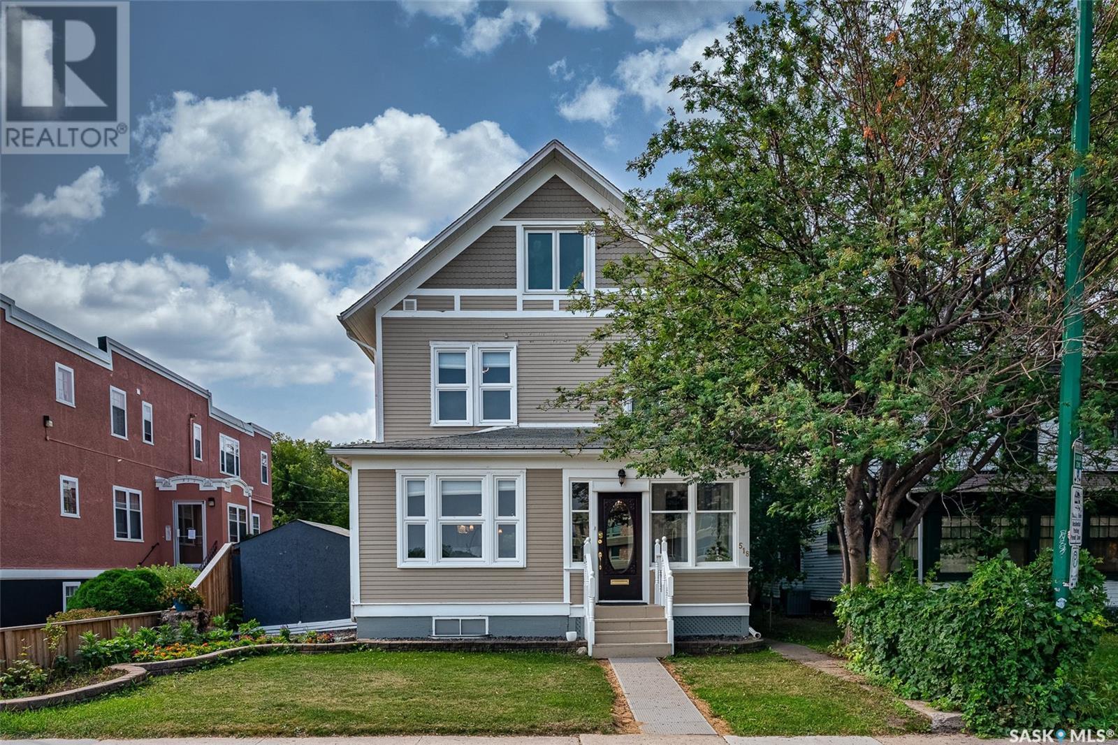 518 12th Street E Property Photo 1