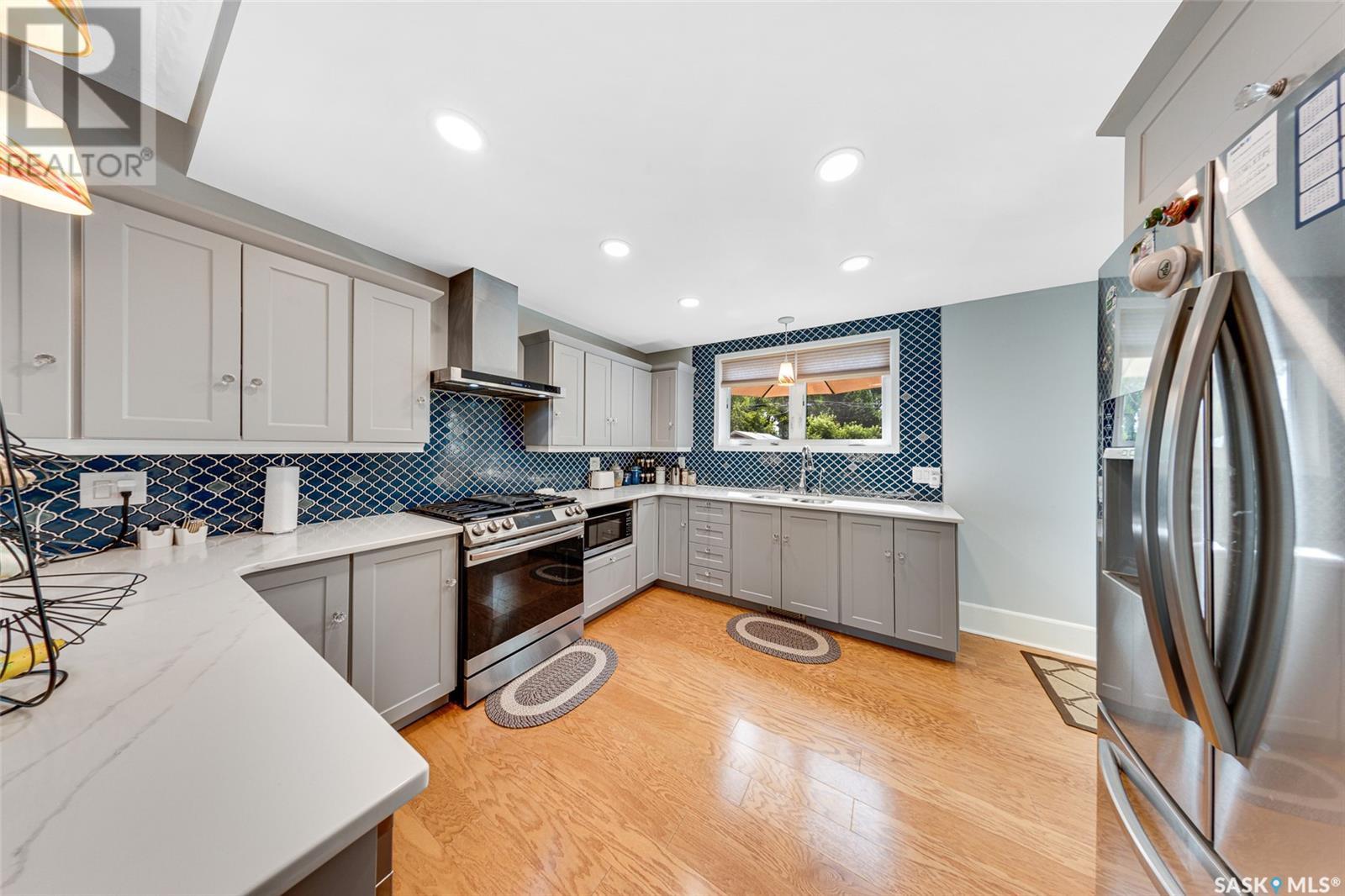 518 12th Street E Property Photo 5
