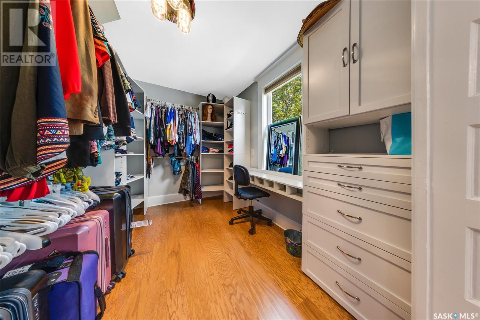 518 12th Street E Property Photo 23