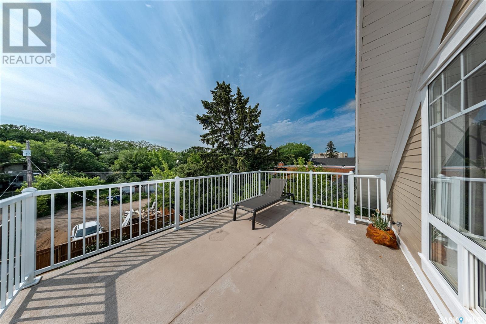 518 12th Street E Property Photo 36