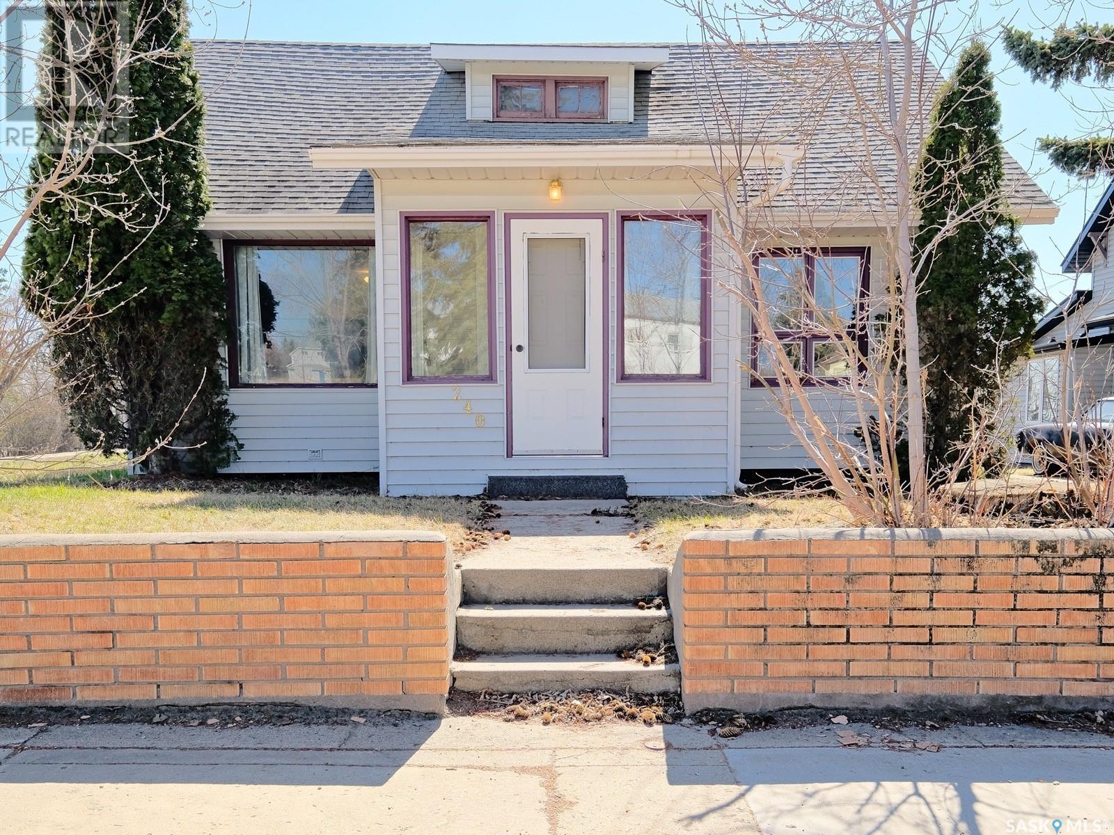 240 3rd Avenue E Property Photo 1