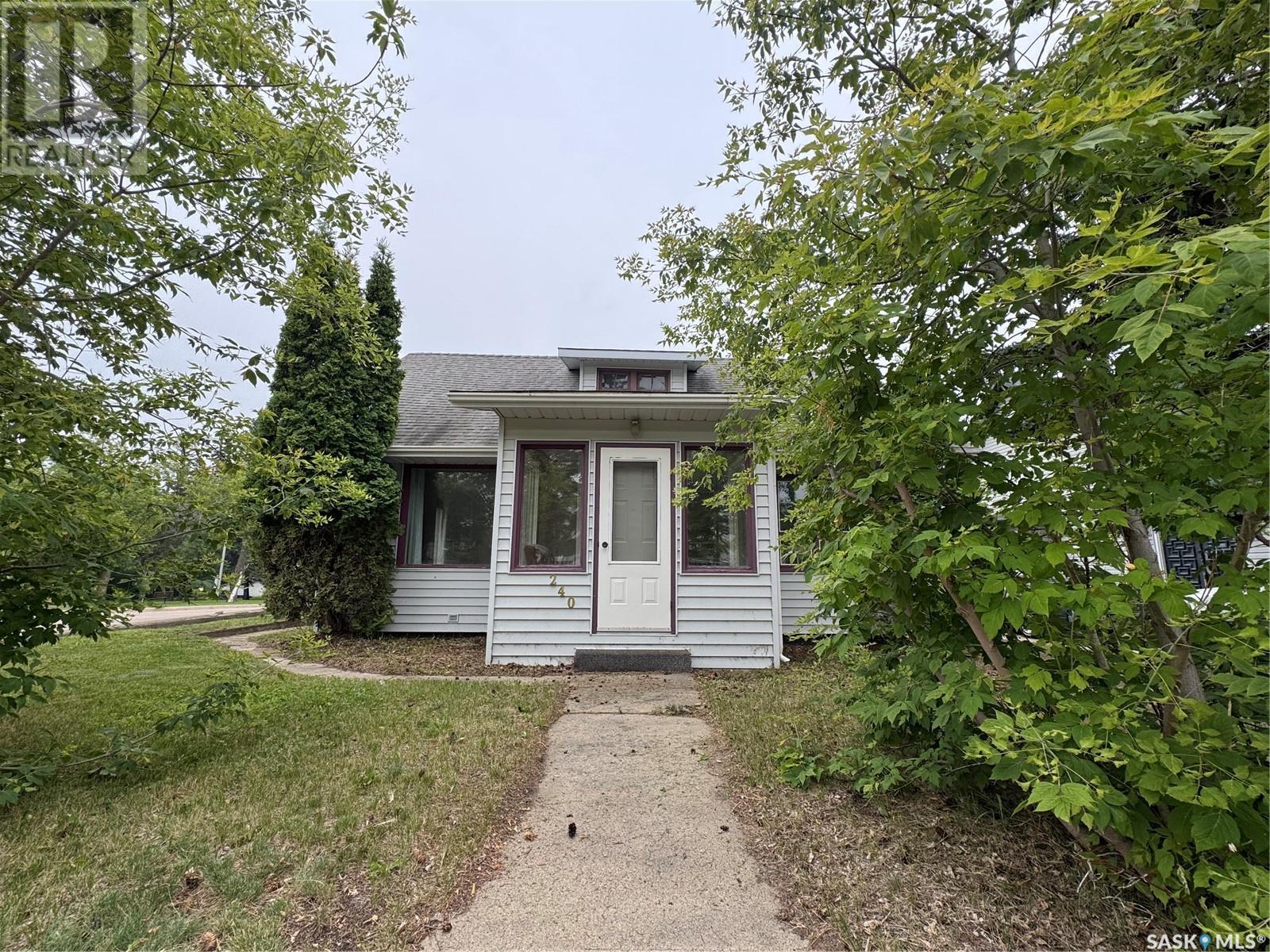 240 3rd Avenue E Property Photo 1