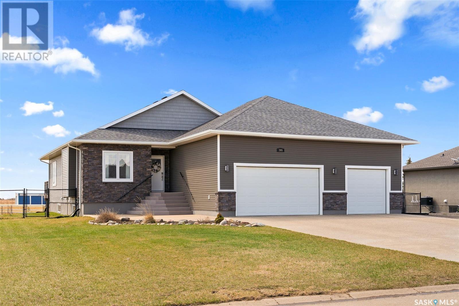 205 Edgewood DRIVE