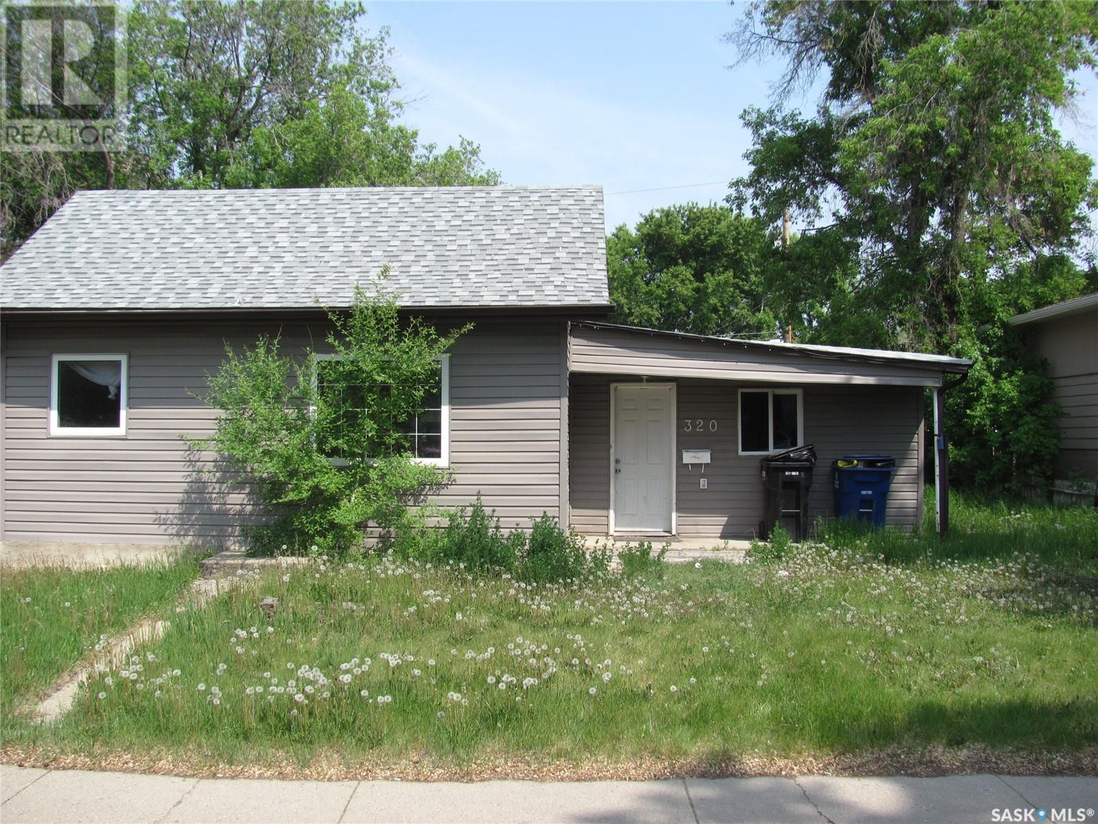 320 Ottawa AVENUE S Property Photo 1