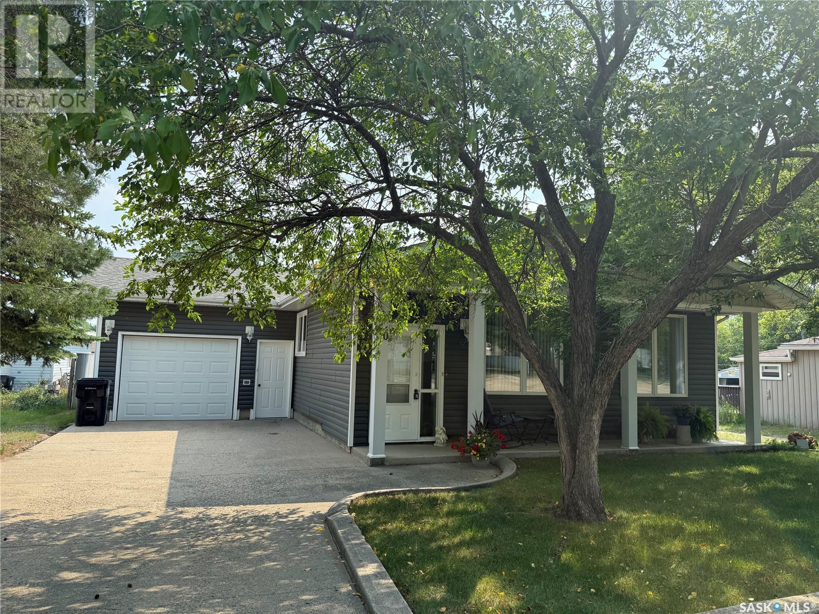 610 Carbon AVENUE Property Photo 1