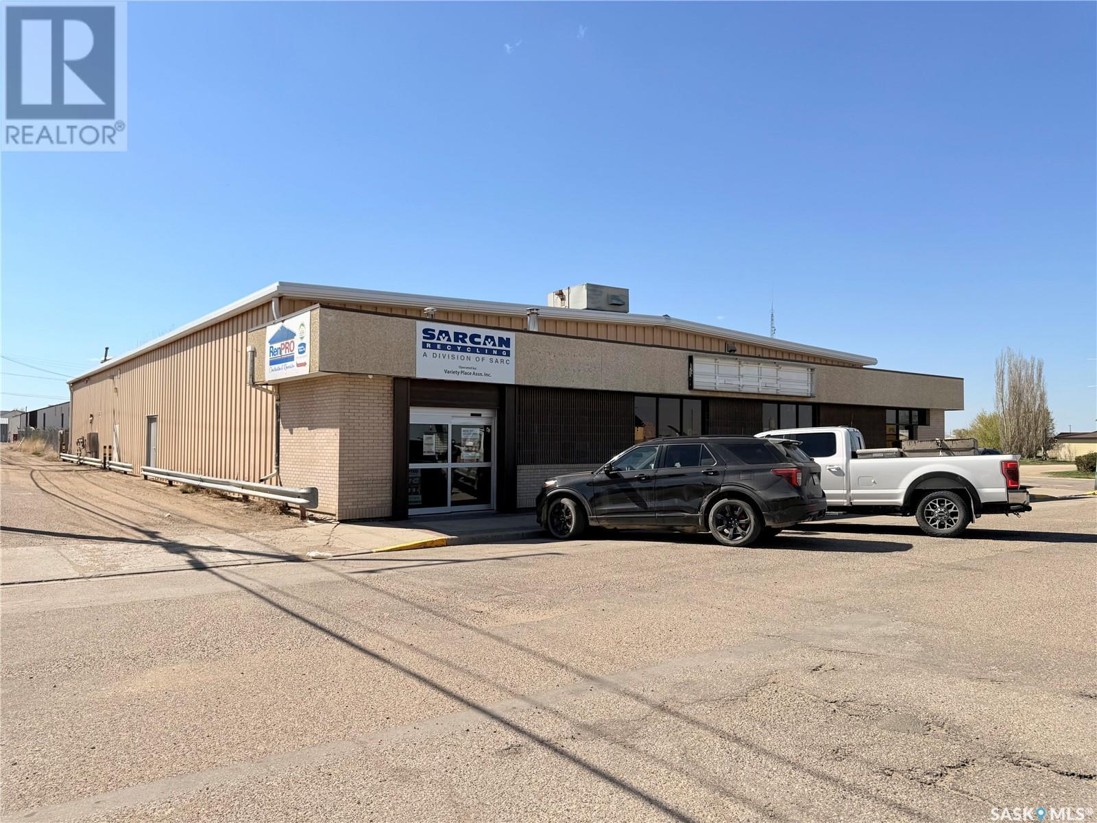 119 Railway Avenue W Property Photo