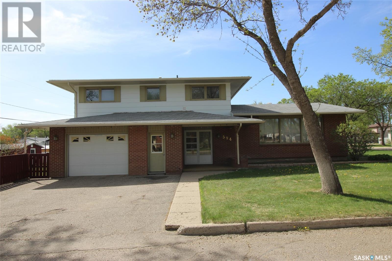 594 5th STREET W Property Photo 1