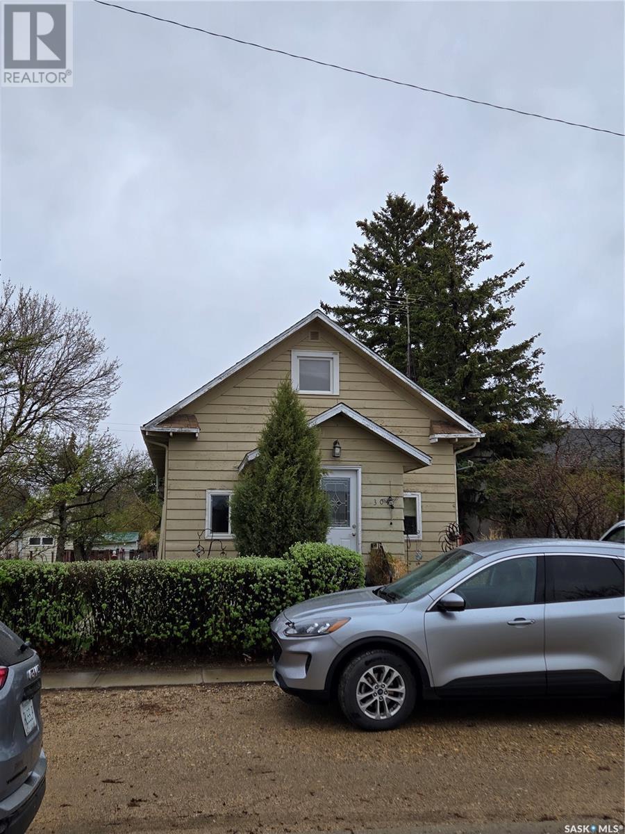 304 2nd AVENUE