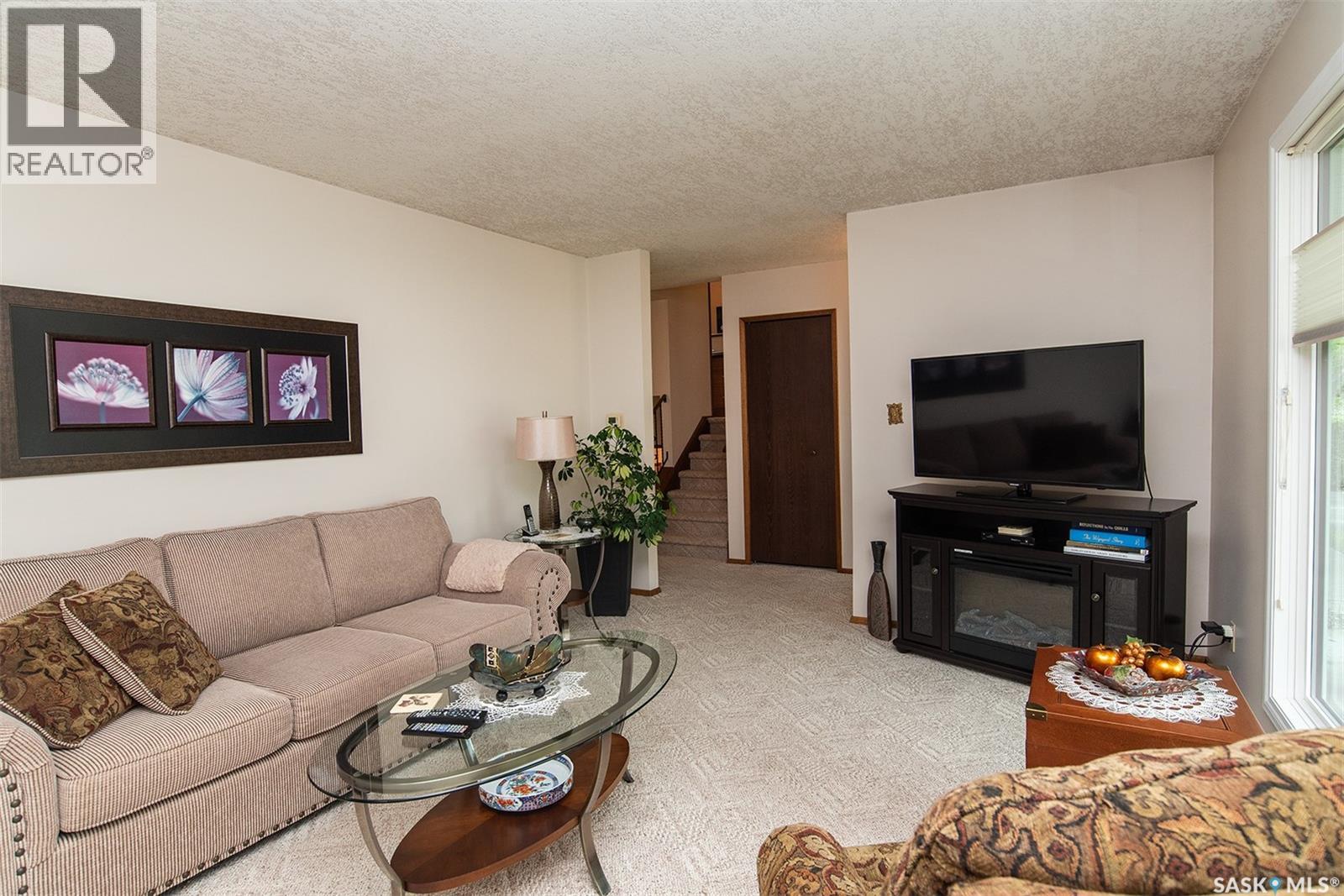 316 8th Street E Property Photo 4