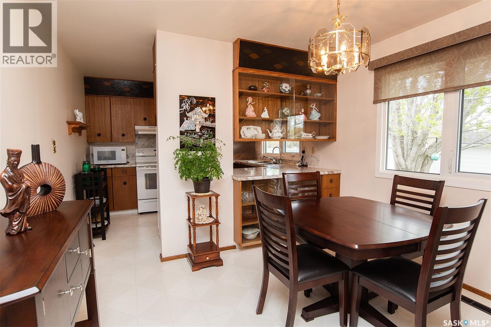 316 8th Street E Property Photo 8