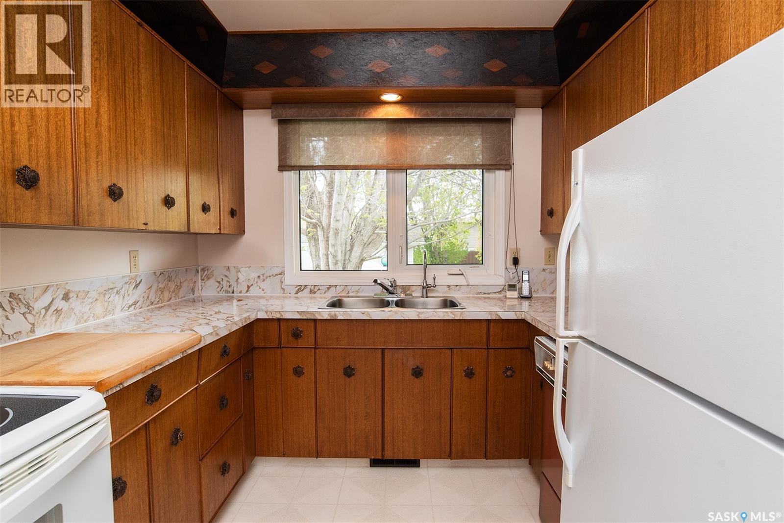 316 8th Street E Property Photo 11