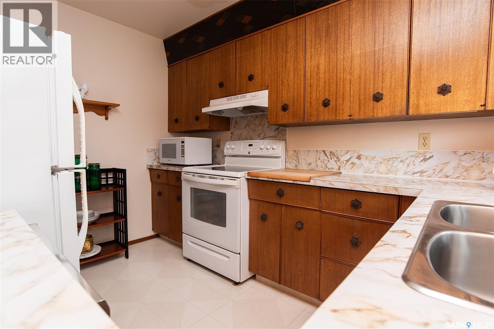 316 8th Street E Property Photo 12