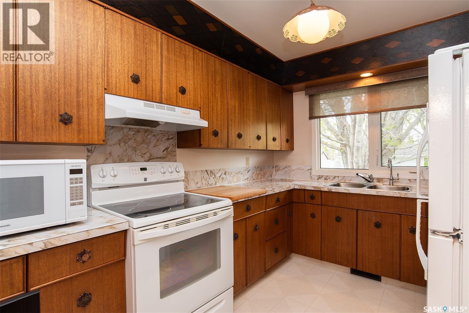 316 8th Street E Property Photo 13