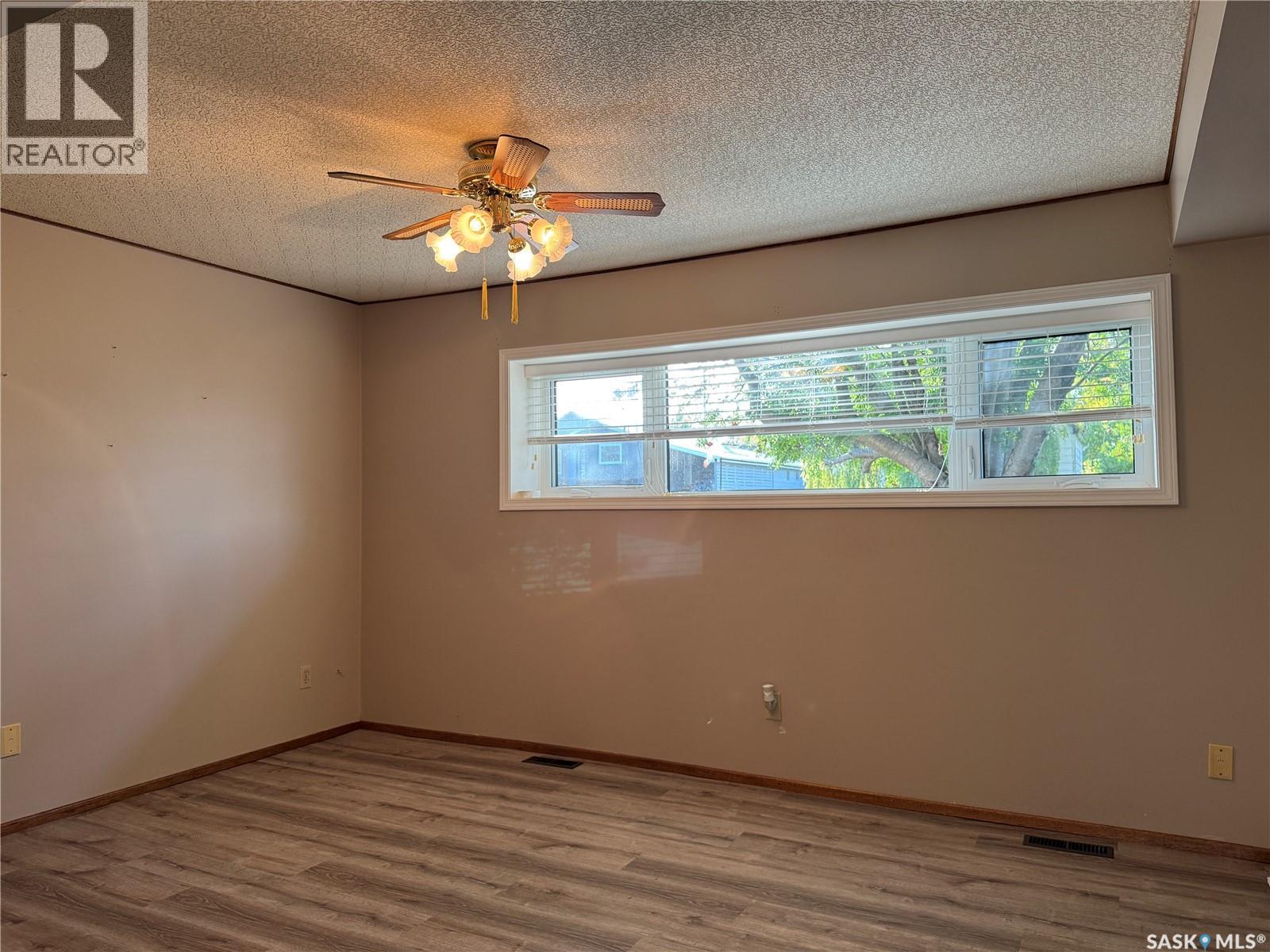 316 8th Street E Property Photo 24