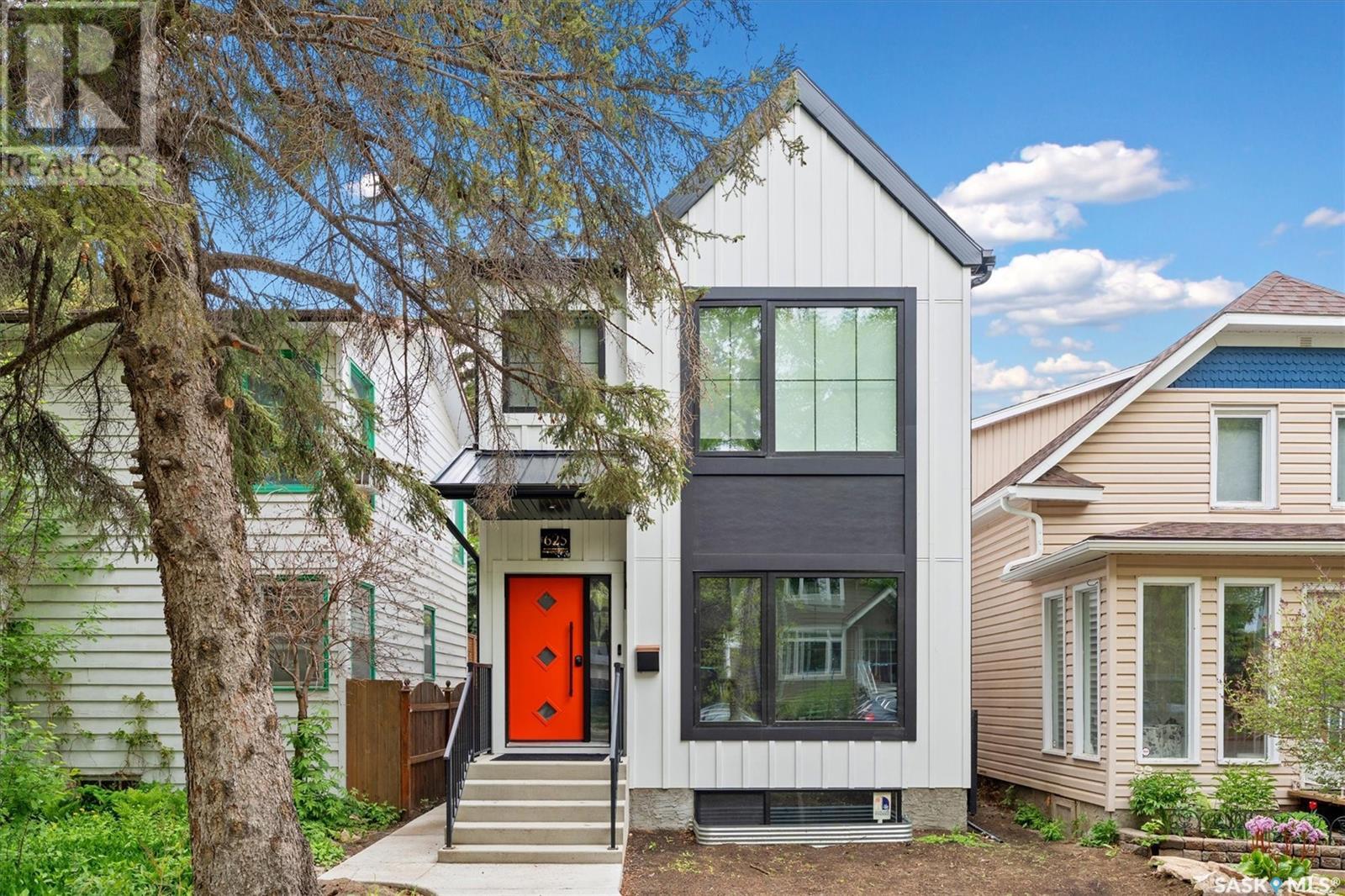 625 6th STREET E Property Photo 1