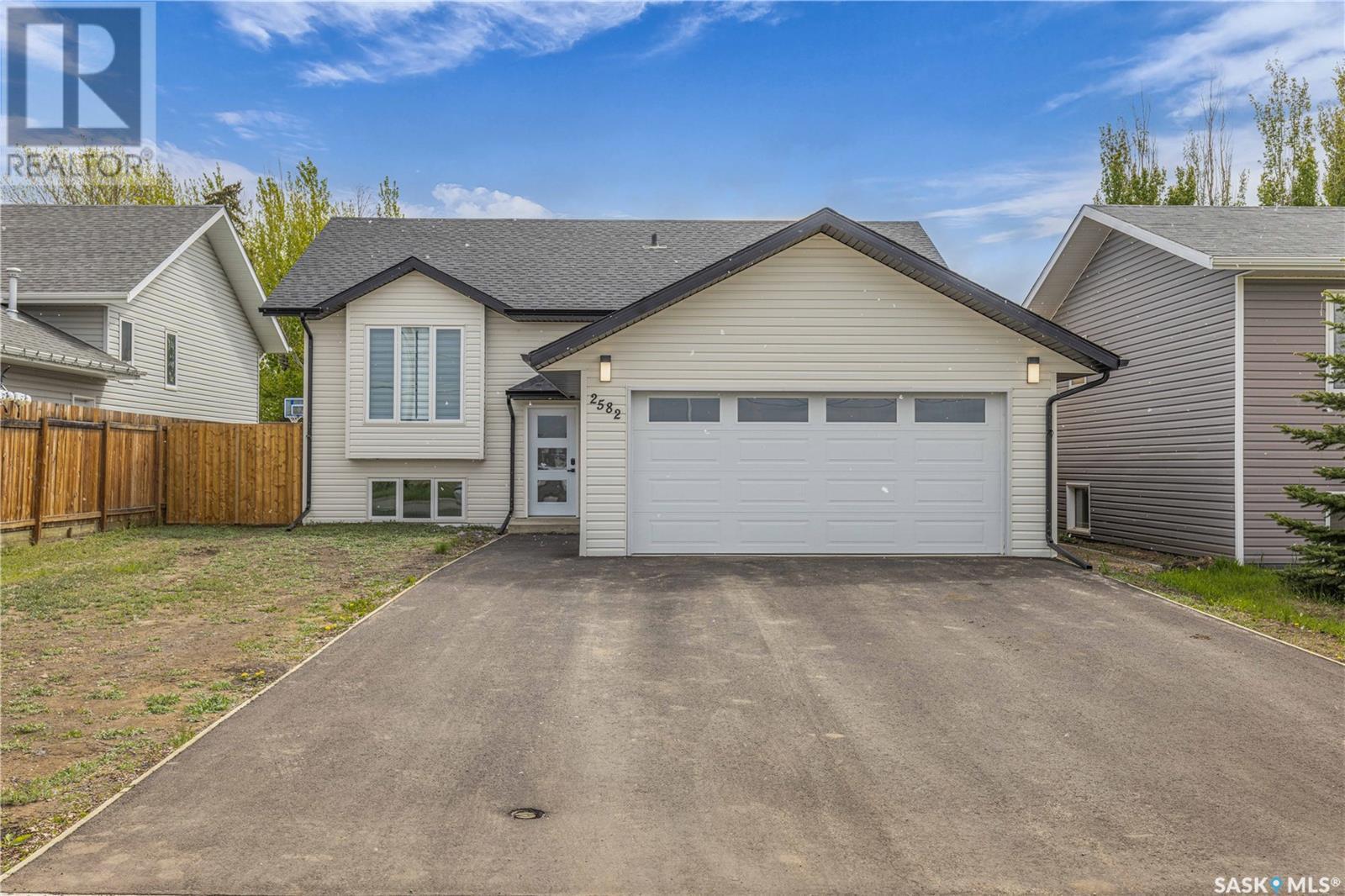 2582 100th Street Property Photo 1