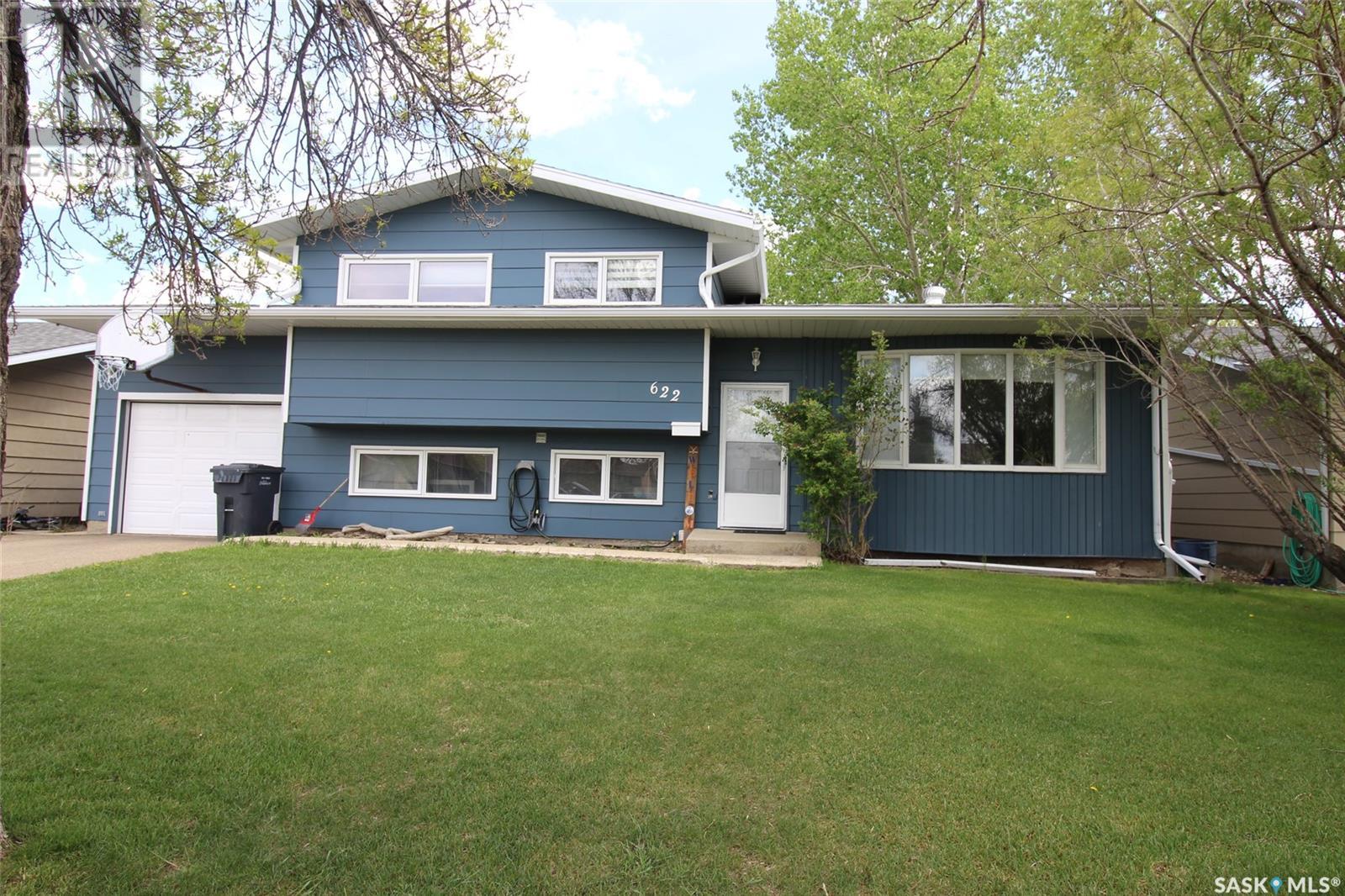 622 9th STREET W Property Photo 1