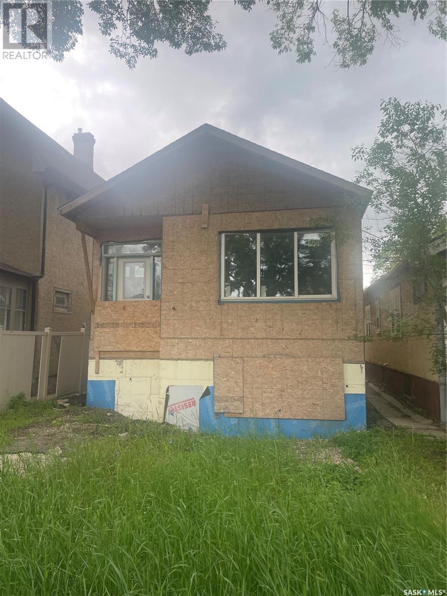 3231 Dewdney AVENUE Property Photo 1