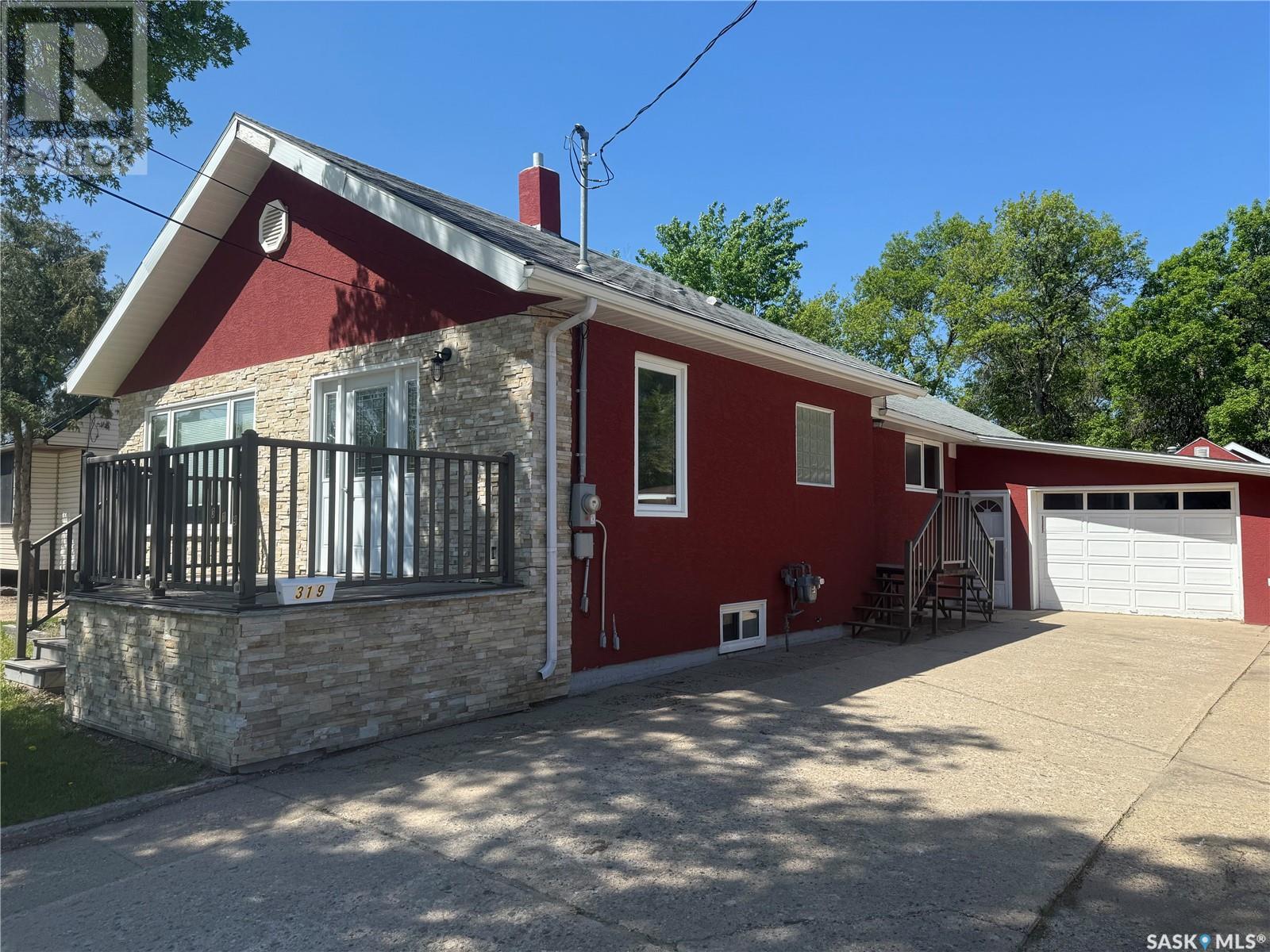 319 7th STREET NE Property Photo 1