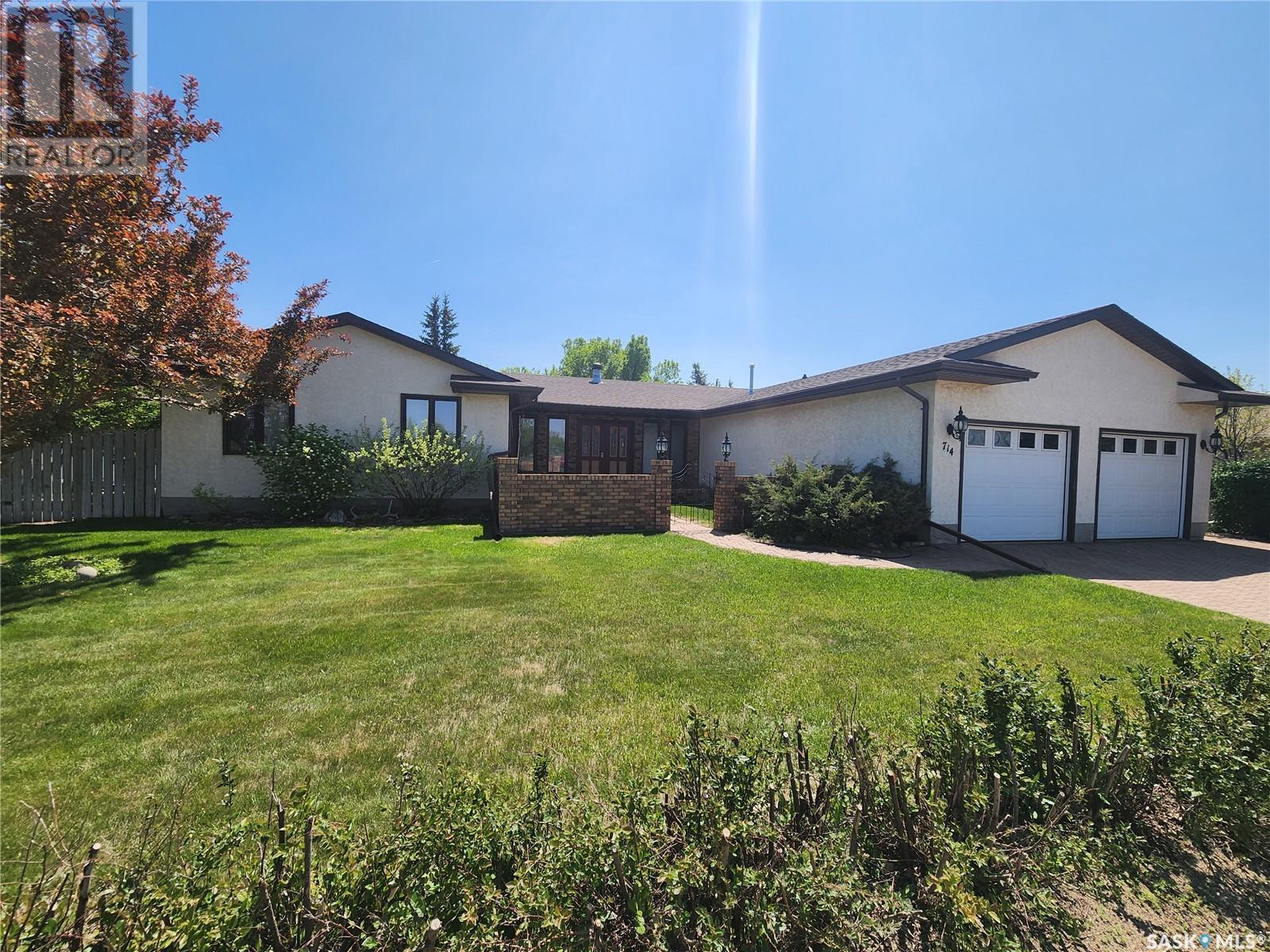 714 Railway Avenue Property Photo 1