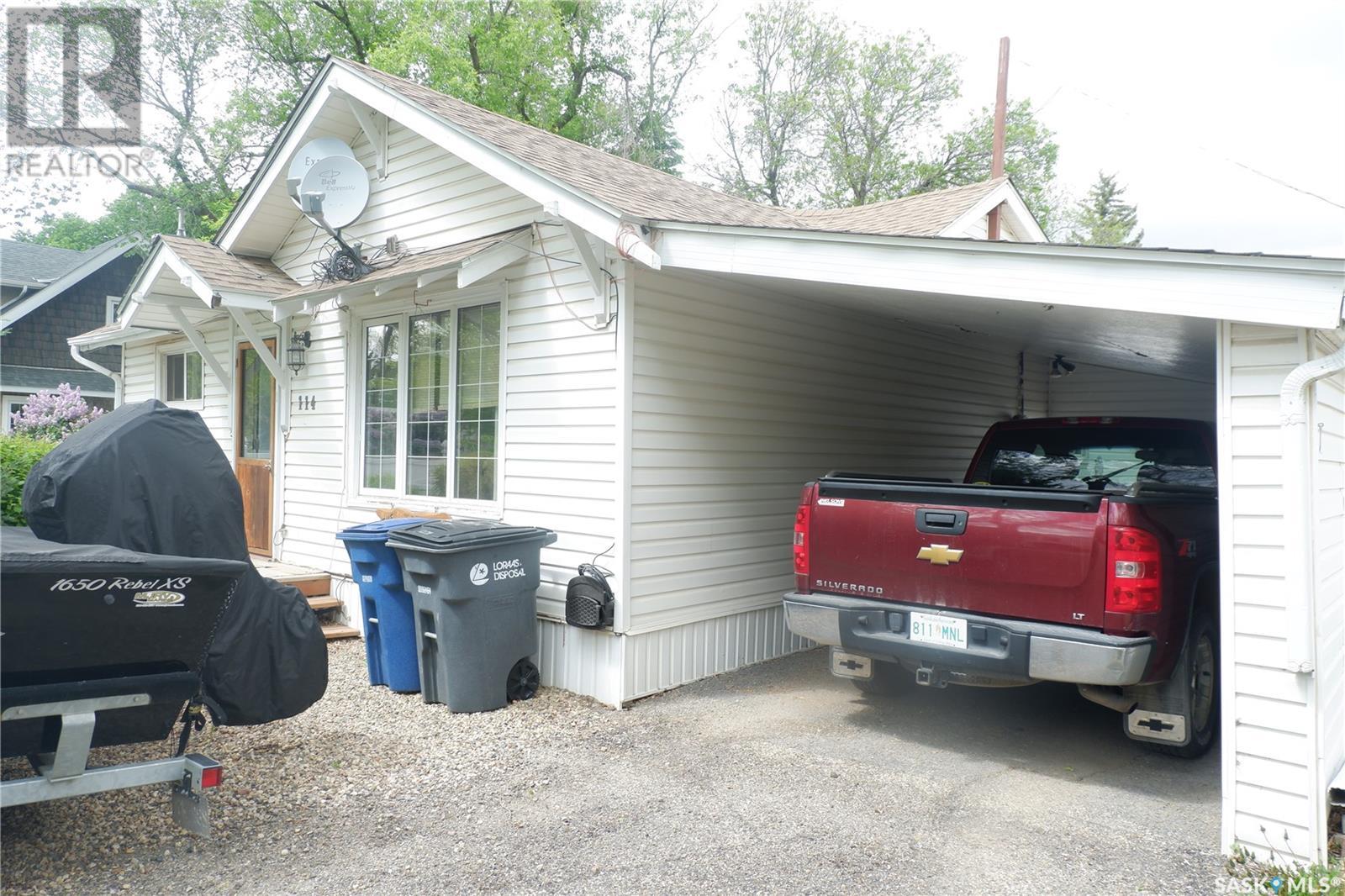 114 5th AVENUE W Property Photo 1