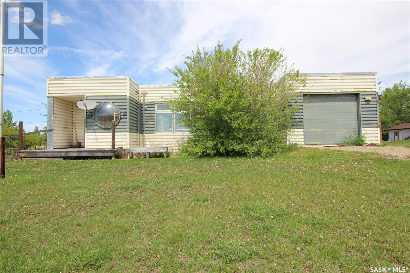 303 1st Avenue W Property Photo 1