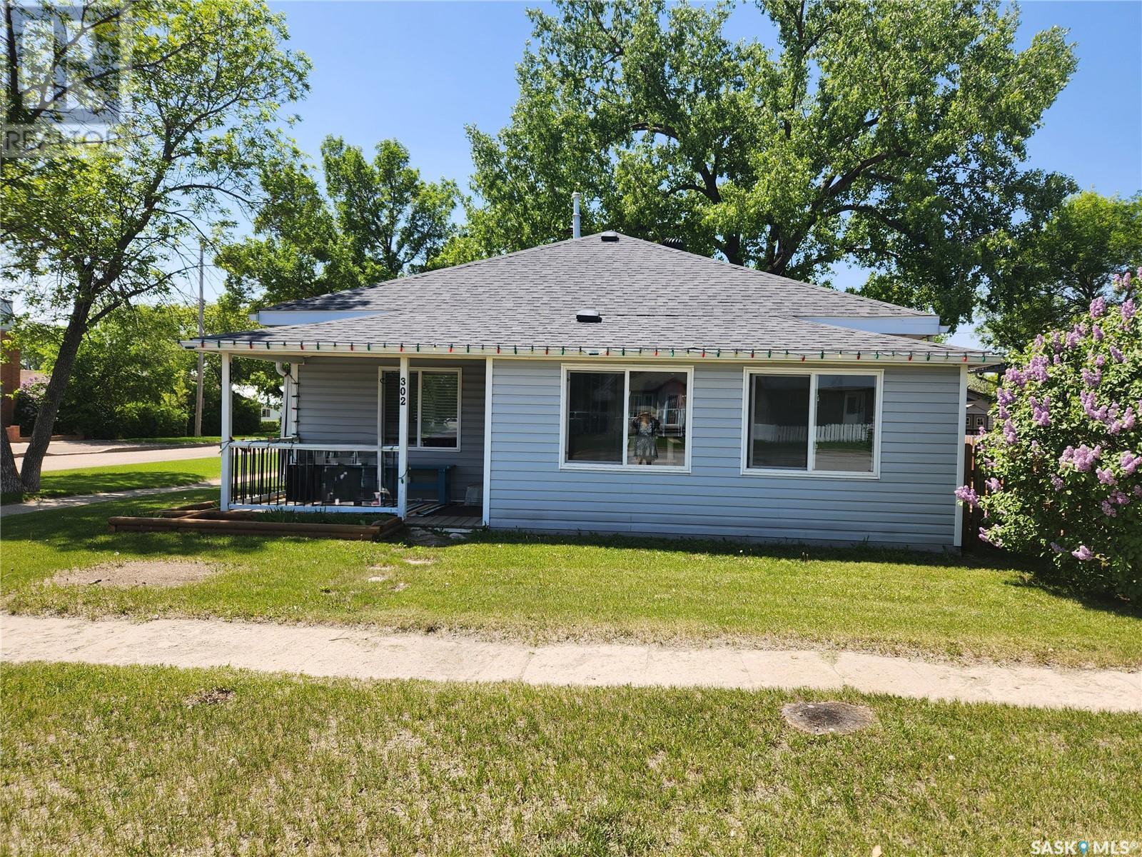 302 Main STREET Property Photo 1