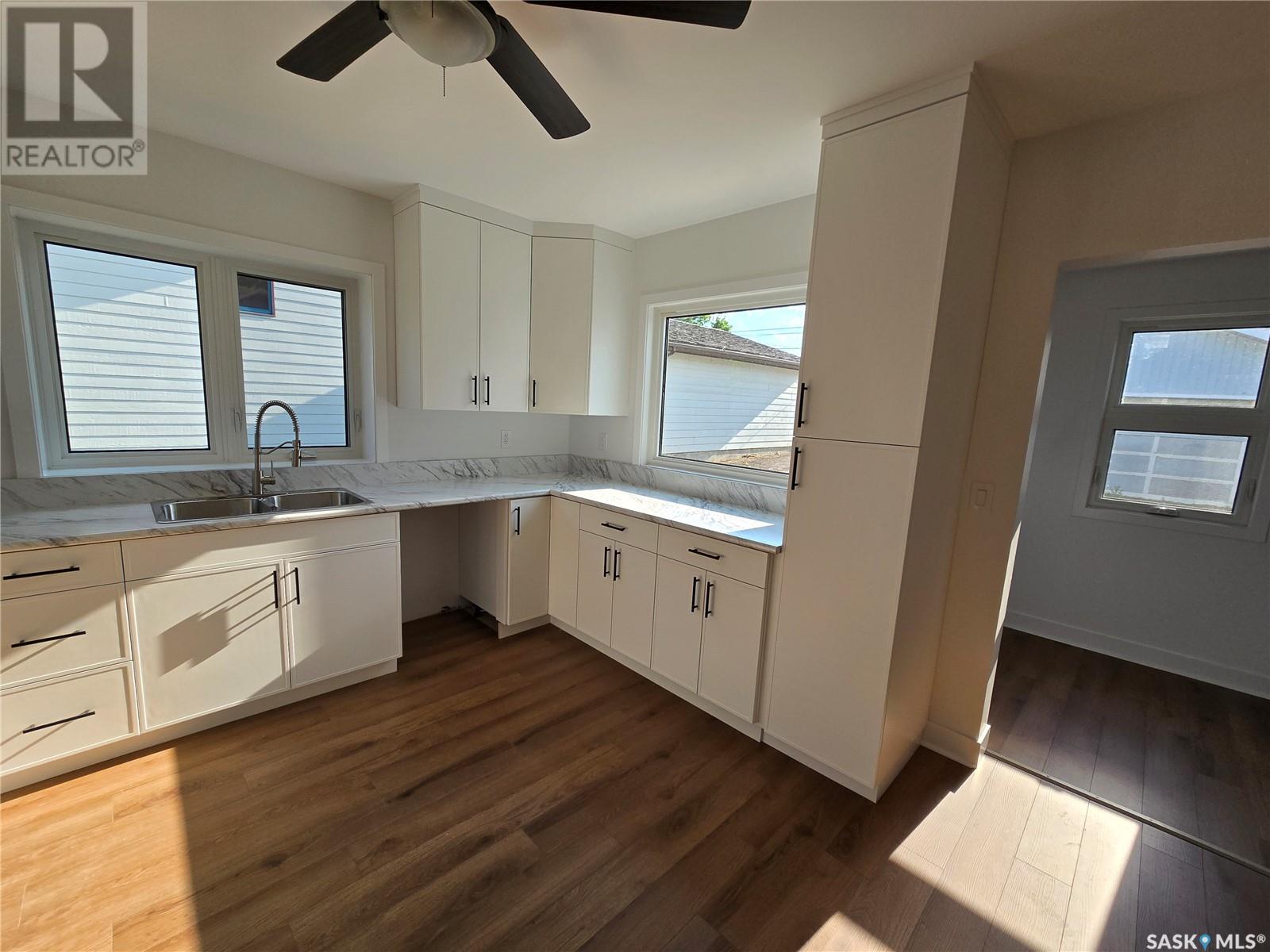 450 Central AVENUE N Property Photo 1