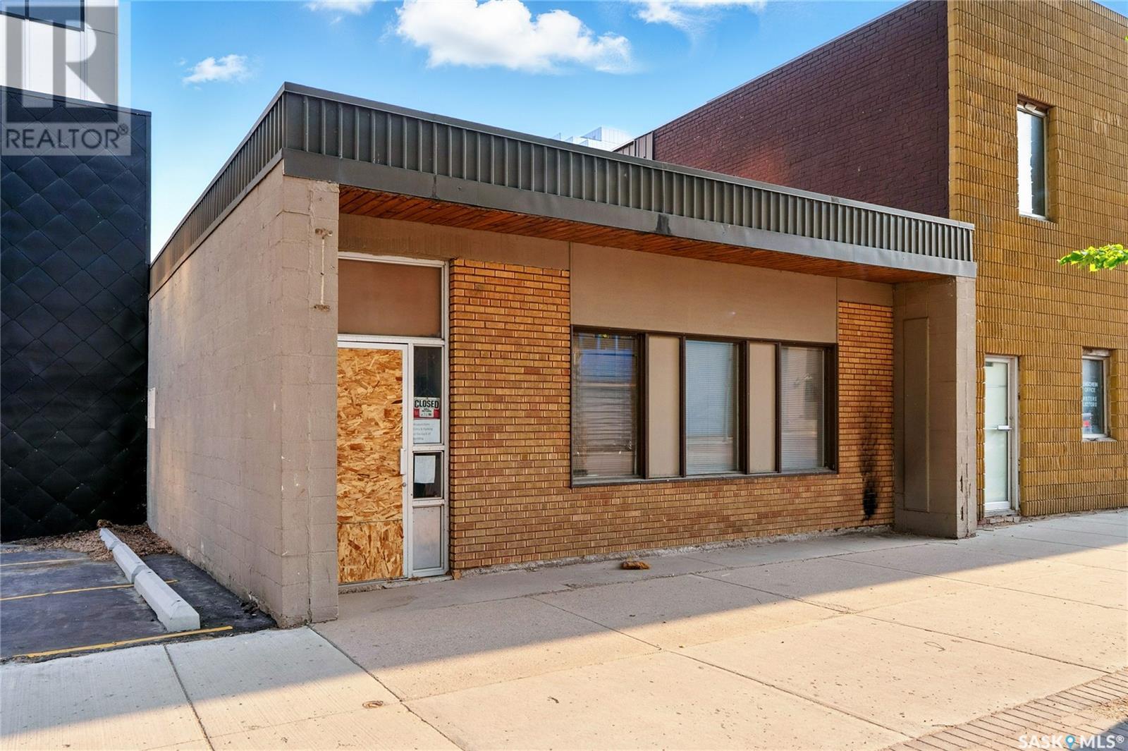 315 20th STREET E Property Photo 1