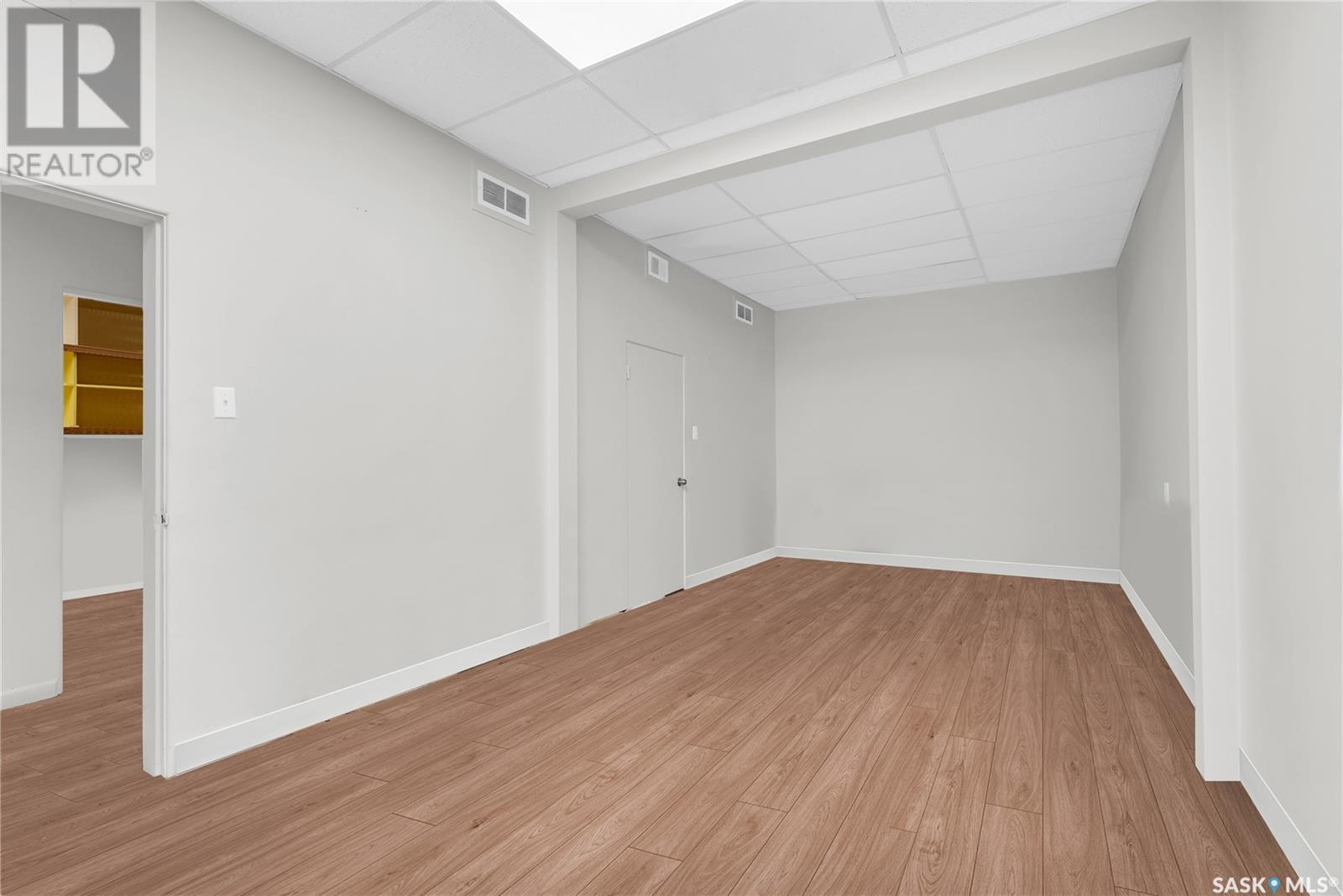 315 20th Street E Property Photo 9