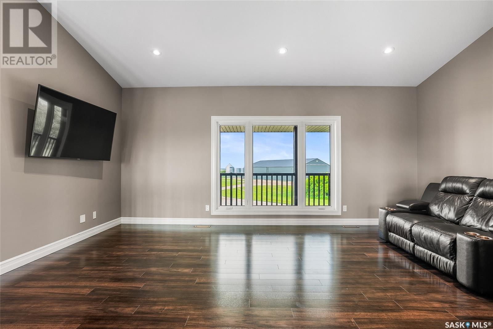 Mount Hope Home Quarter Property Photo 4