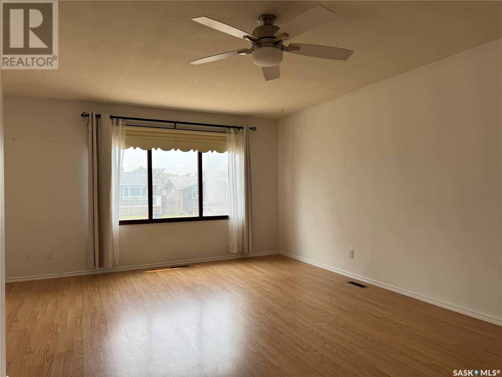 208 7th Street E Property Photo 2