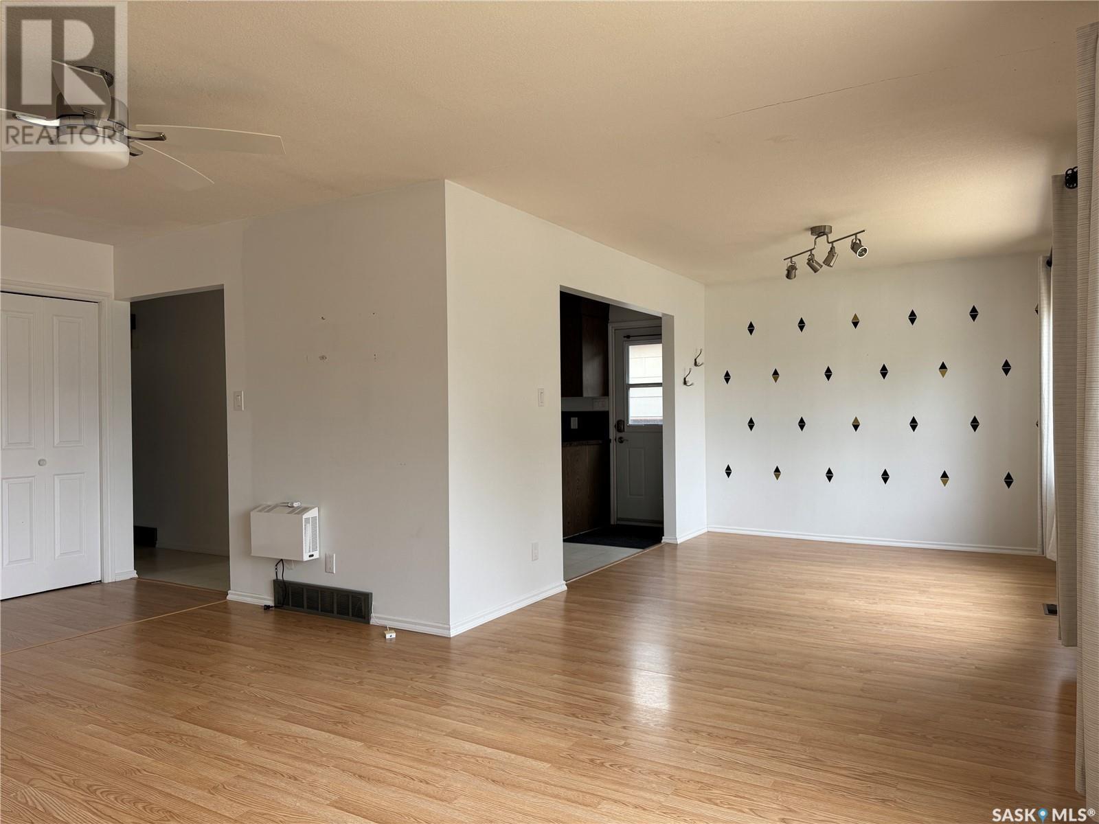 208 7th Street E Property Photo 3