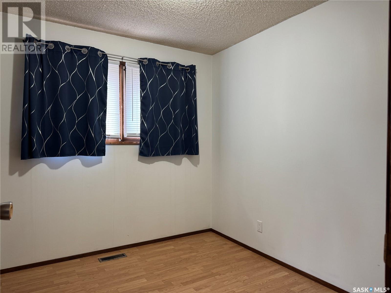 208 7th Street E Property Photo 10