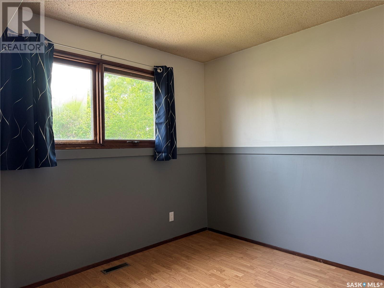 208 7th Street E Property Photo 12