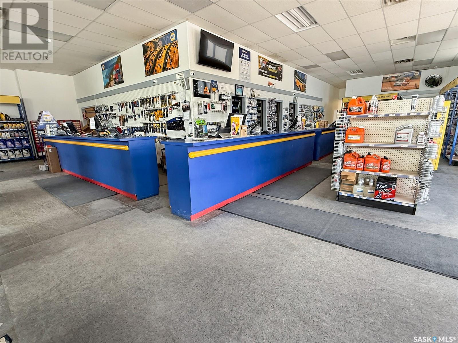 131 Cheadle Street W Property Photo 6