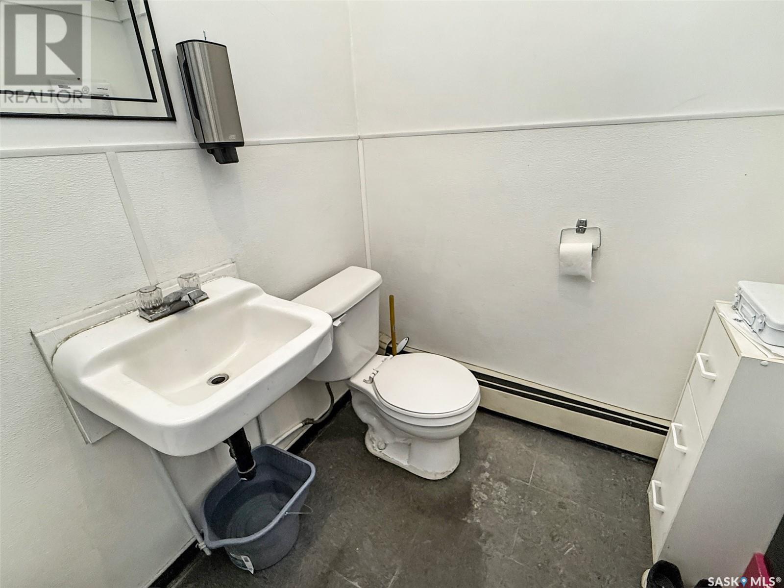 131 Cheadle Street W Property Photo 10