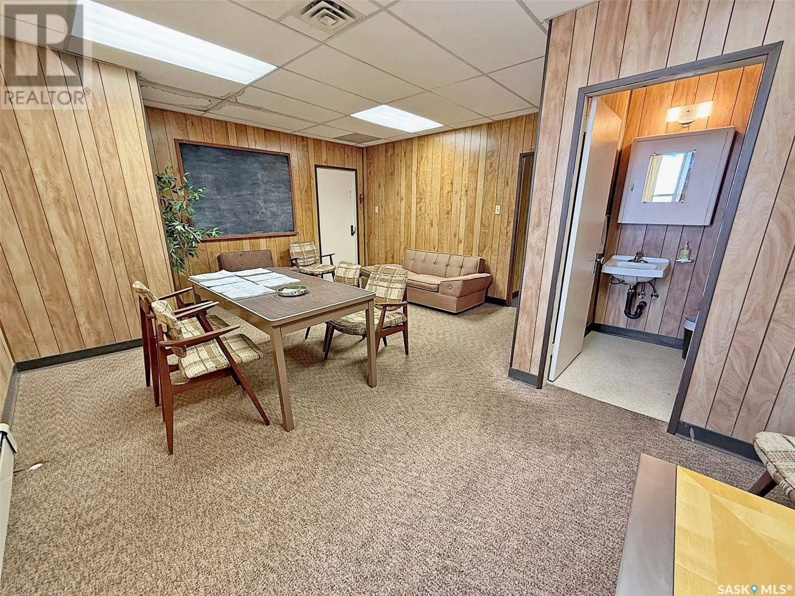 131 Cheadle Street W Property Photo 35
