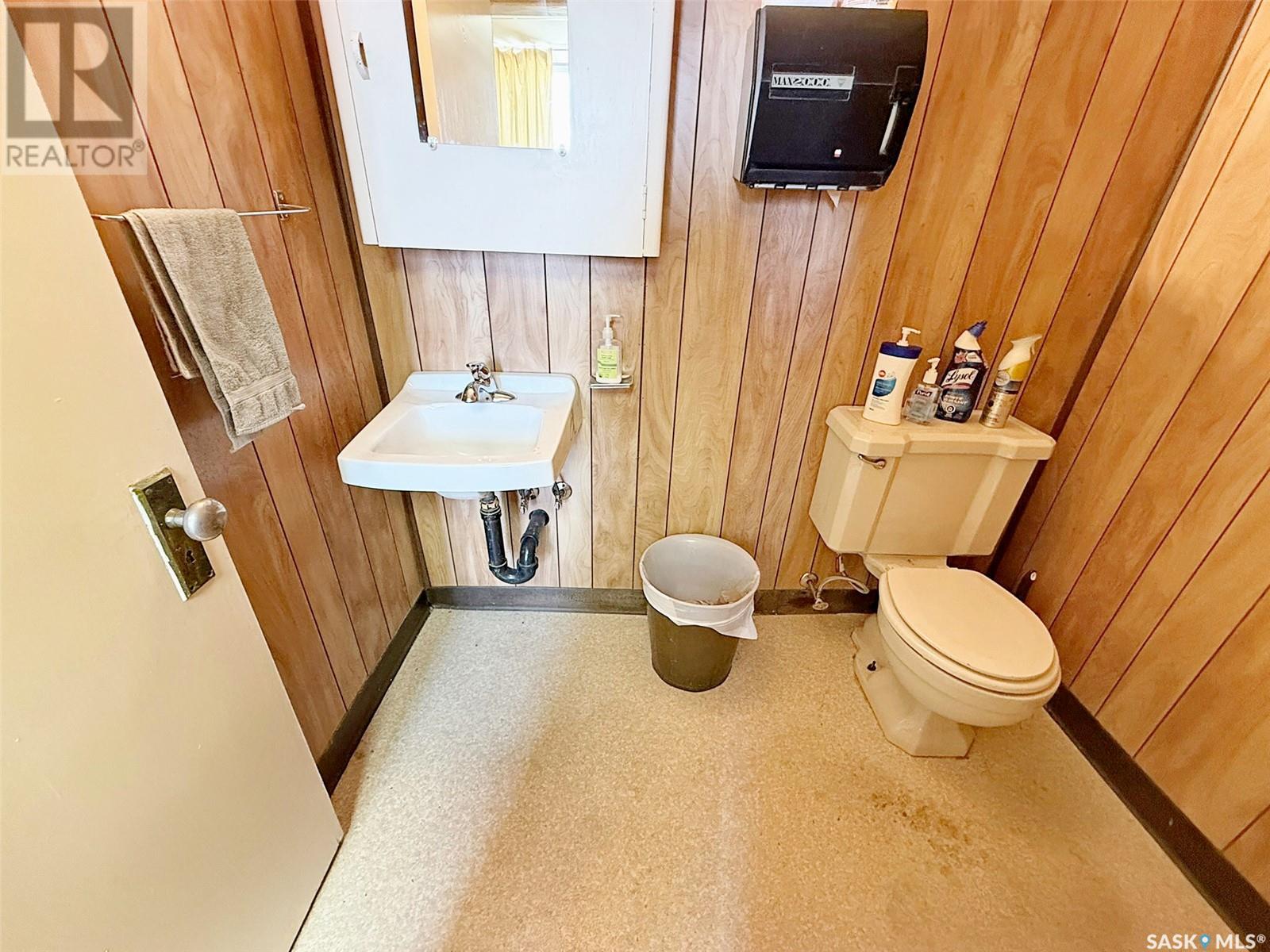 131 Cheadle Street W Property Photo 36