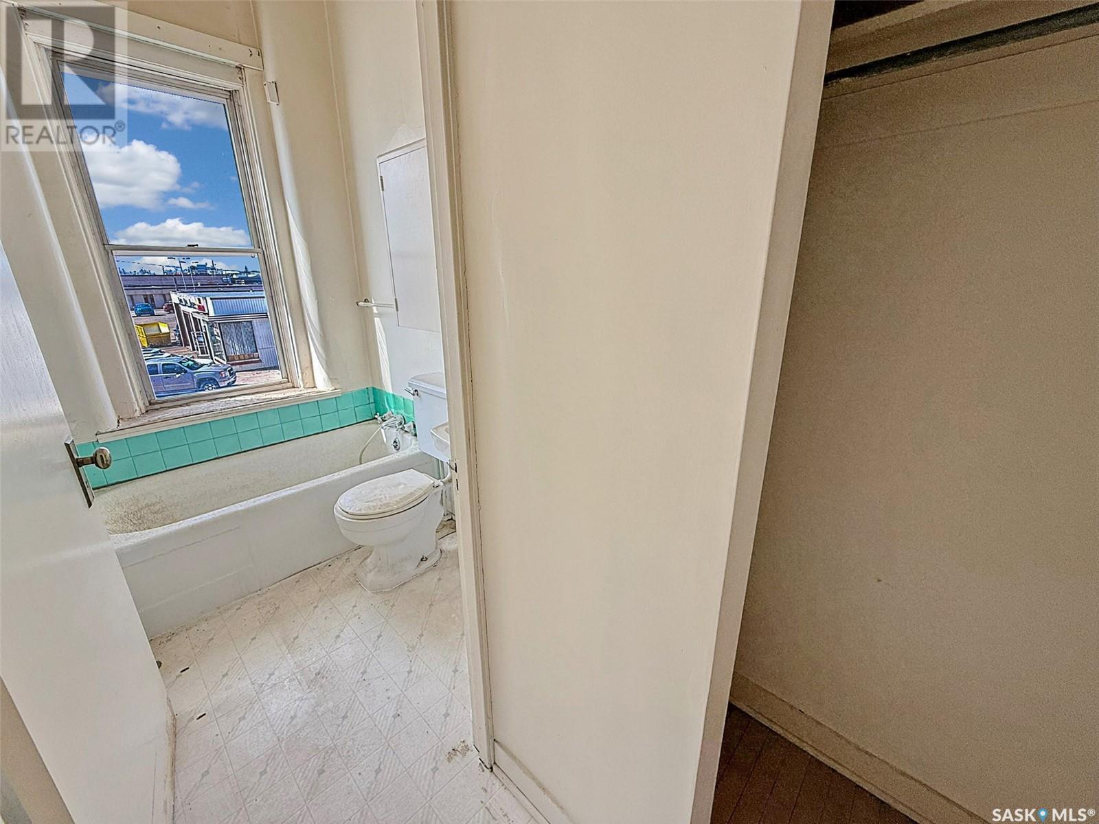 131 Cheadle Street W Property Photo 39